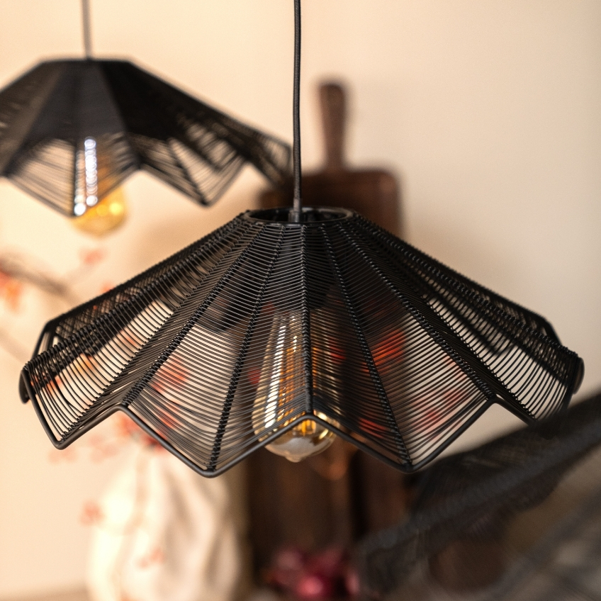 Černé kovové závěsné světlo Varjo 40 cm