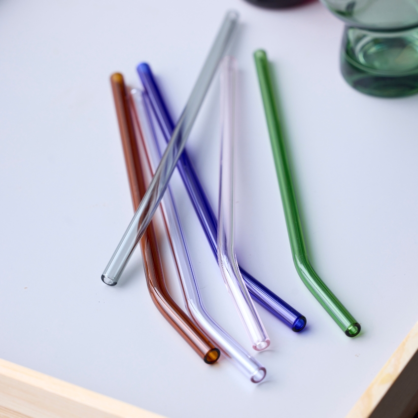 Lyngby Glas Set čtyř kouřově šedých skleněných brček Sippy