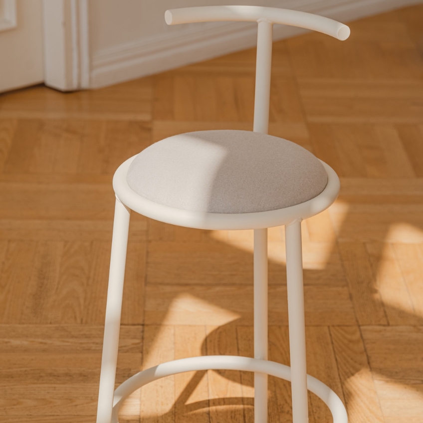 noo.ma Béžová čalouněná barová židle Hogo 68 cm