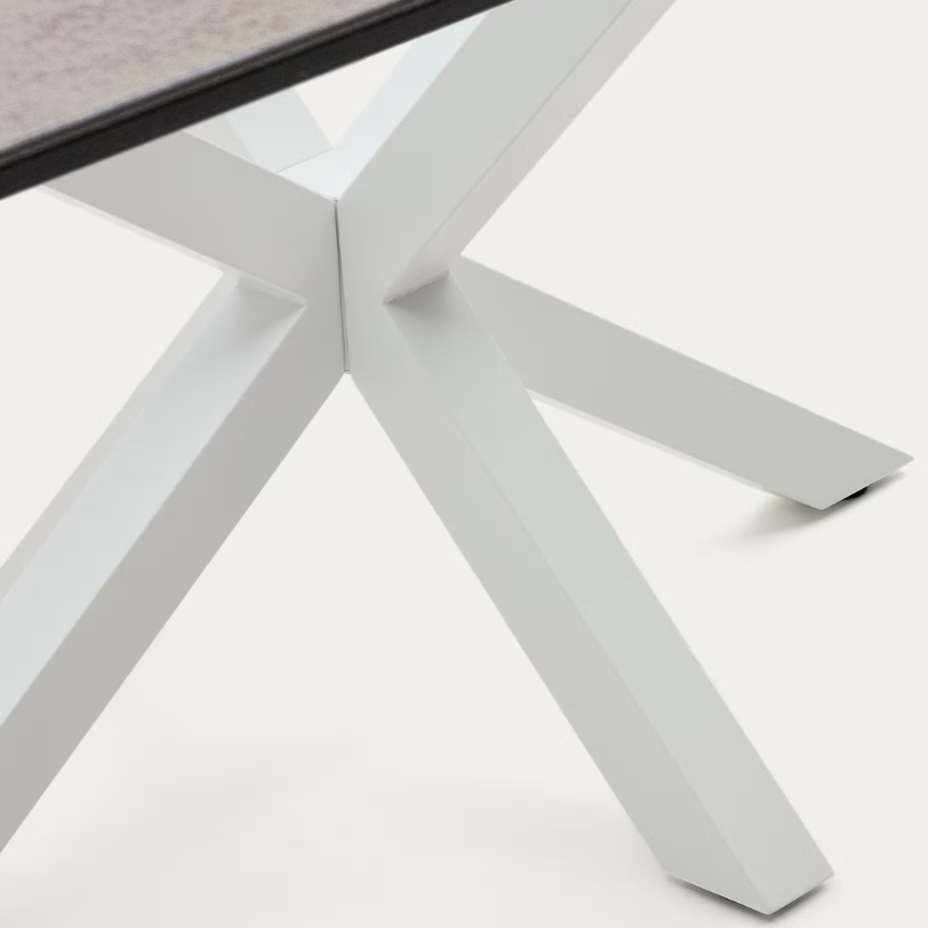 Černý porcelánový jídelní stůl Kave Home Argo 200 x 100 cm s bílou podnoží