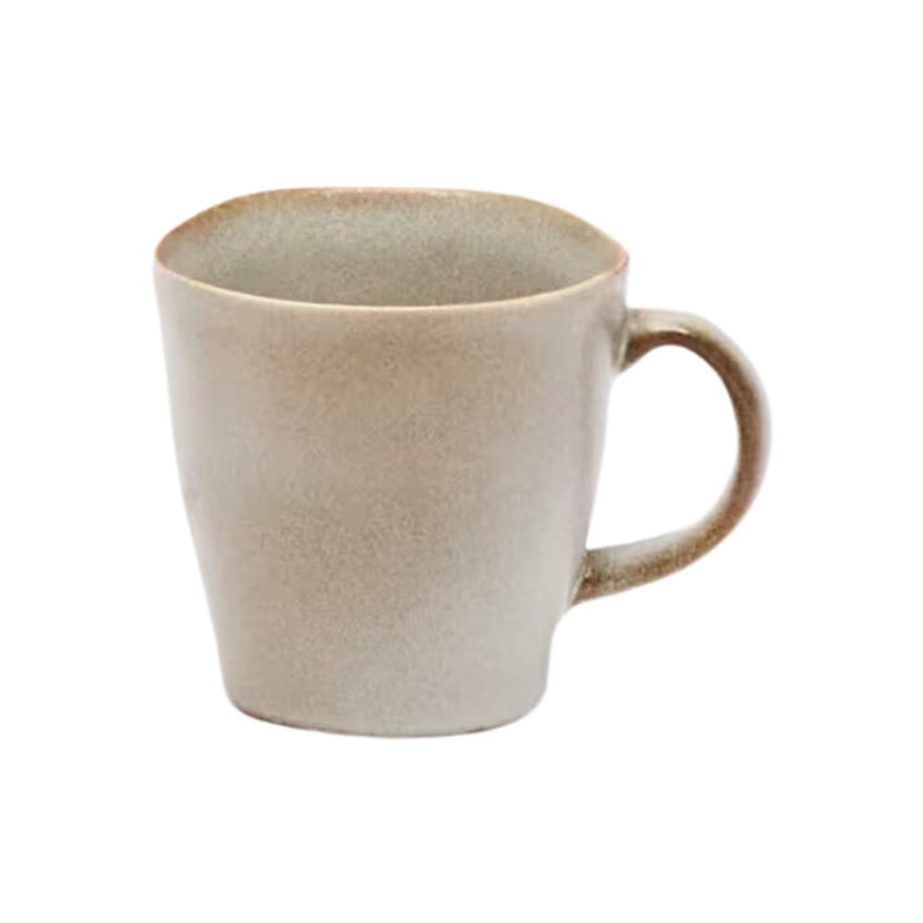 B&iacute;l&yacute; keramick&yacute; hrnek Kave Home Coval S