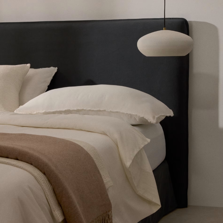 Antracitově šedá dvoulůžková postel s čelem Kave Home Jaira 160 x 200 cm