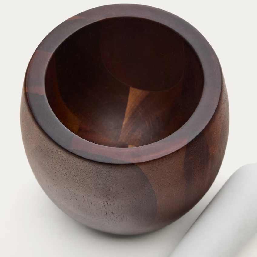Hnědý dřevěný hmoždíř Kave Home Tori