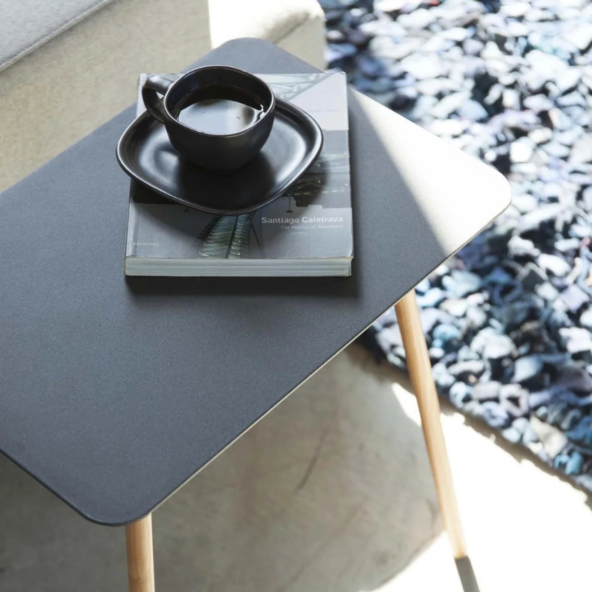 Černý kovový odkládací stolek Yamazaki Plain 45 x 30 cm -fv-interier-25