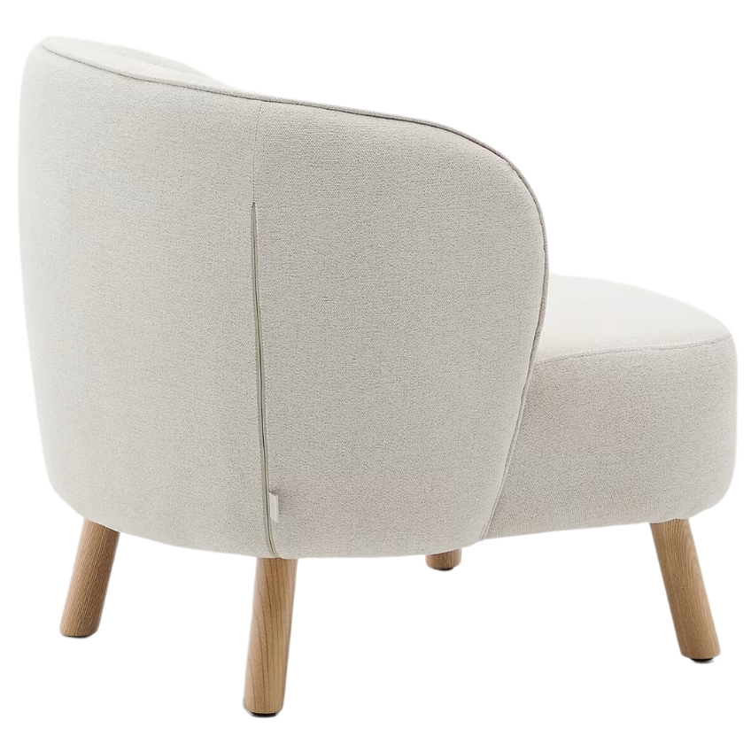 B&iacute;l&eacute; čalouněn&eacute; křeslo Kave Home Ulit