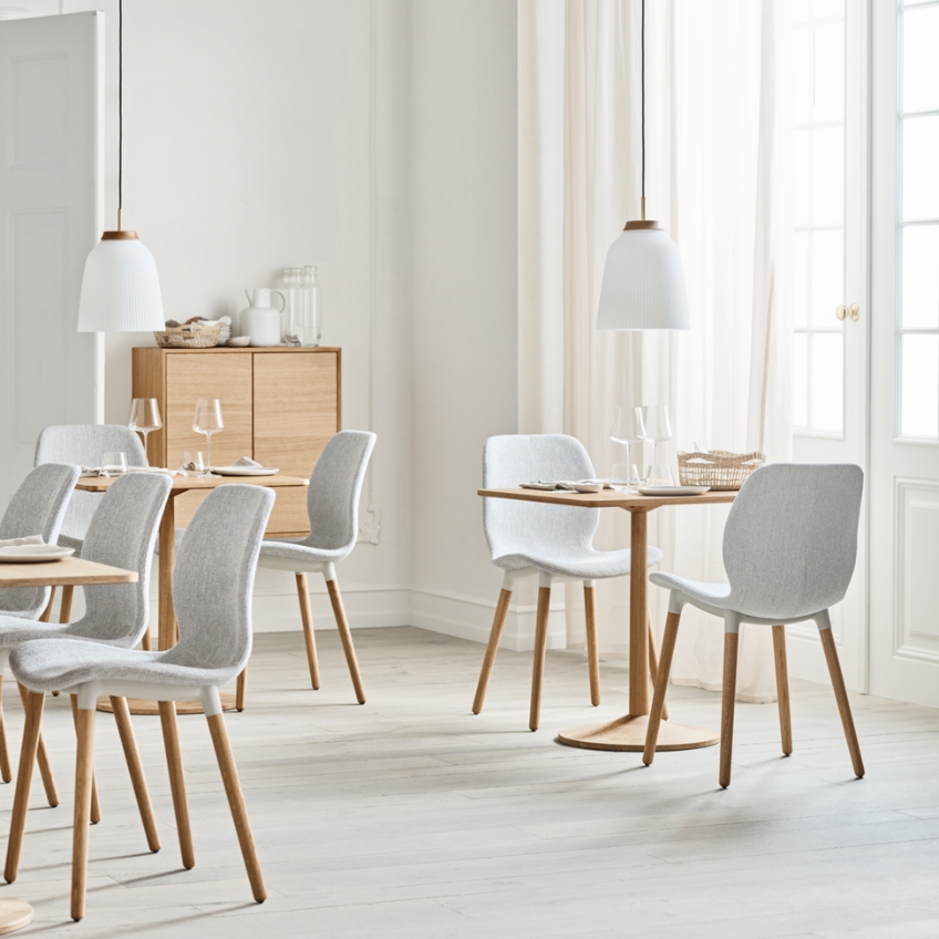 Opálově bílé skleněné závěsné světlo Campa 50 cm -fv-interier-25