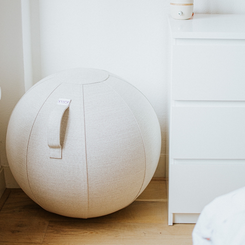 Bílý bouclé sedací / gymnastický míč VLUV DIVA Ø 65 cm -fv-interier-25