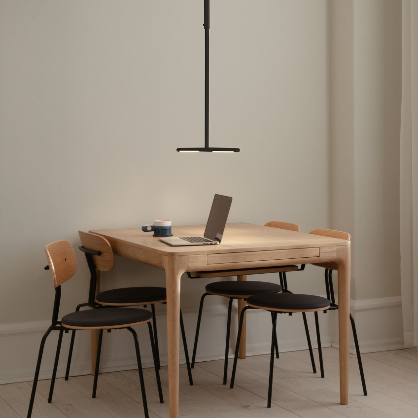 Umage Černé kovové závěsné LED světlo Omni 74 cm