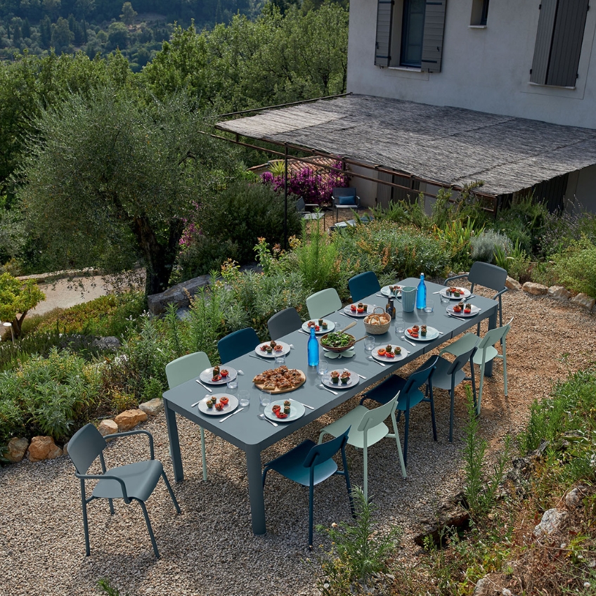 Žlut&yacute; kovov&yacute; rozkl&aacute;dac&iacute; zahradn&iacute; stůl Fermob Ribambelle 149/299 x 100 cm