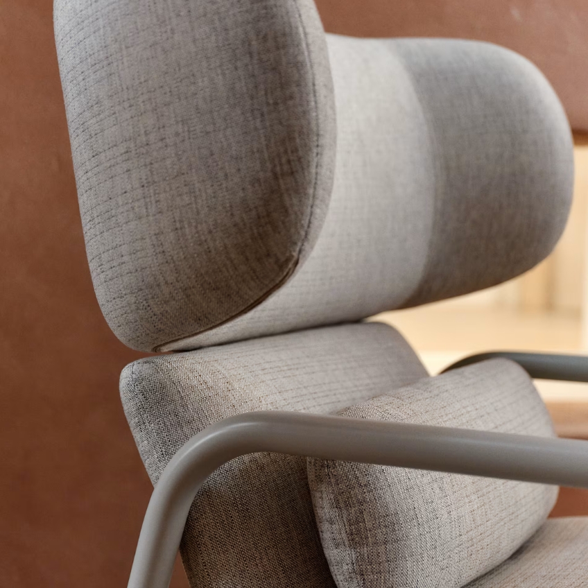 Béžové čalouněné křeslo Kave Home Inari