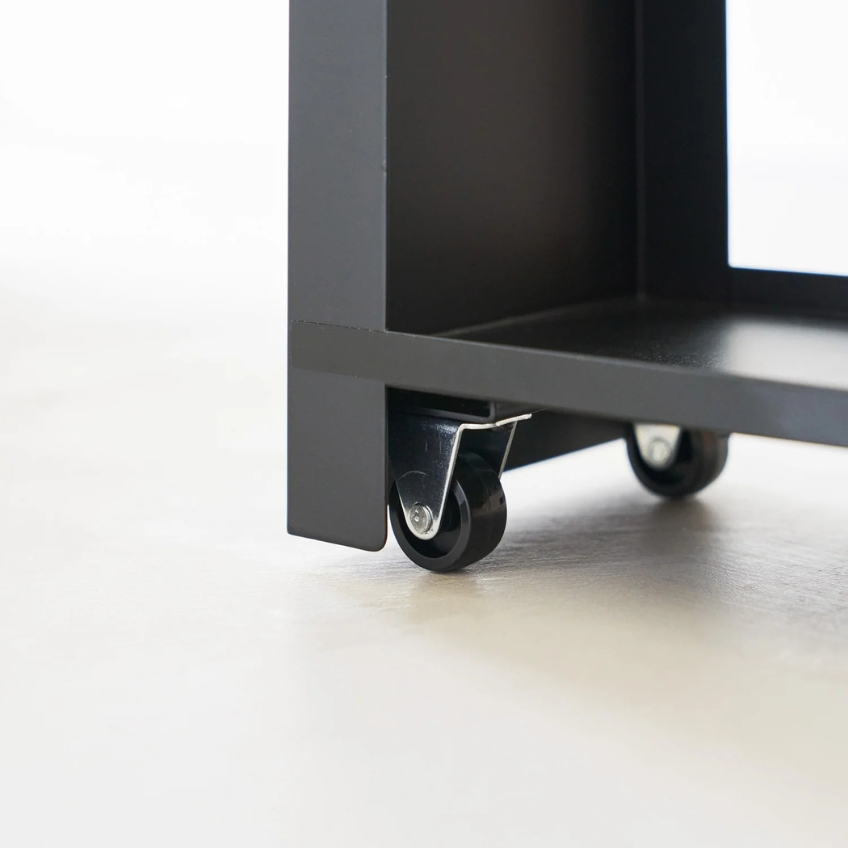 YAMAZAKI Černý kovový výsuvný organizér na toaletu Tower 14 x 56 cm