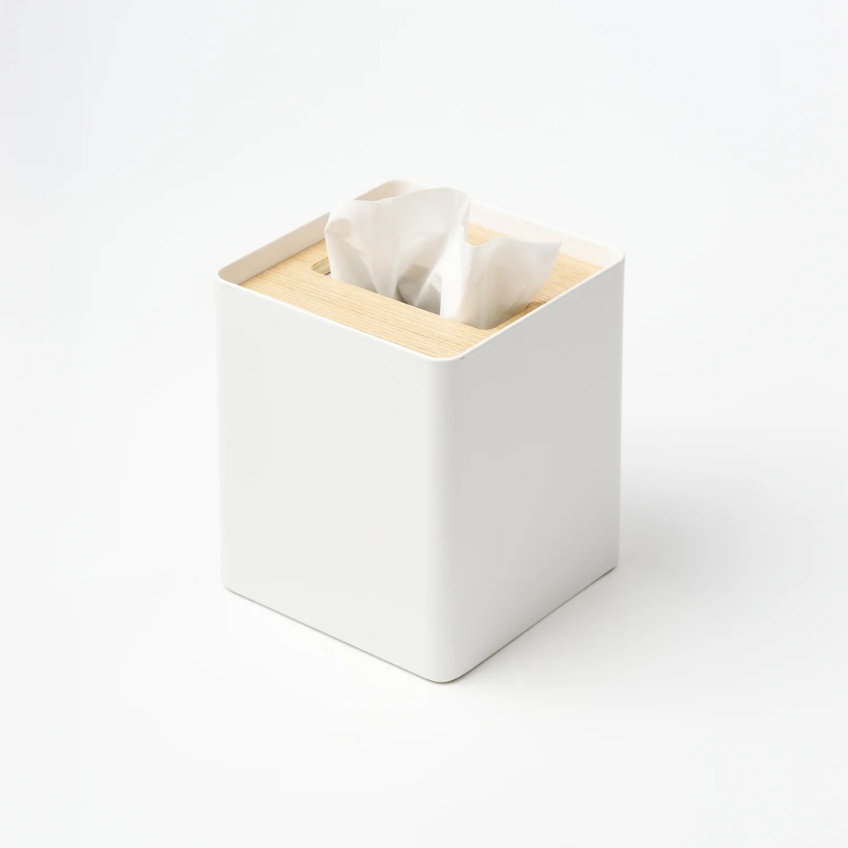 YAMAZAKI Bílý kovový box na ubrousky Rin 13 x 13 cm