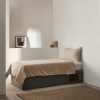 Světle šedá látková postel Kave Home Matters 90 x 190 cm -fv-interier-25