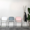 Světle růžová plastová jídelní židle WLL Stacks s područkami -fv-interier-25