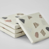 Set čtyř bílých terrazzo podtácků Kave Home Temira -fv-interier-25