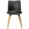 Černá koženková jídelní židle DAN-FORM Glee s dubovou podnoží -fv-interier-25