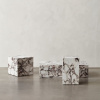 Bílo hnědý mramorový noční/odkládací stolek MENU PLINTH 30 x 30 cm  -fv-interier-25