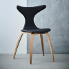 Černá kožená jídelní židle DAN-FORM Dolphin s dubovou podnoží -fv-interier-25