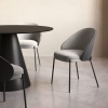 Šedá látková jídelní židle Kave Home Eamy s černým dřevěným opěradlem -fv-interier-25