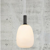 Opálově bílé skleněné závěsné světlo Alton 23 cm -fv-interier-25