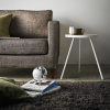 Bílý kovový odkládací stolek Yamazaki Tower 38,5 cm -fv-interier-25