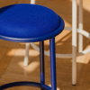Modrá čalouněná barová židle Hogo 68 cm -fv-interier-25