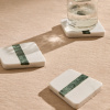 Set čtyř bílo-zelených mramorových podtácků Kave Home Nira -fv-interier-25
