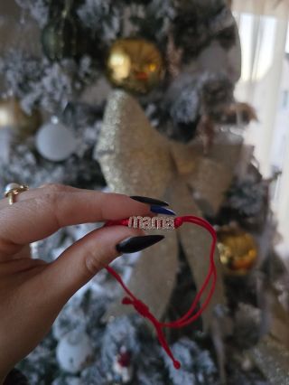 🎄 Dárek pro mamku vyřešený. Červený náramek, který se hodí ke každému outfitu a potěší víc než tisíc slov. 🎁 Skladem,...