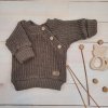 Pletený svetřík pro miminko s knoflíčky Lovely, prodloužené náplety, hnědý