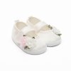 Kojenecké saténové capáčky New Baby Ivory Flowers 0-3 m (Barva Dle obrázku, Velikost 116/122)
