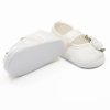 Kojenecké saténové capáčky New Baby Ivory Flowers 0-3 m (Barva Dle obrázku, Velikost 116/122)