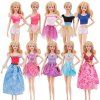 Mix outfitů a šatů na panenku Barbie