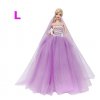Různé druhy dlouhých šatů pro Barbie