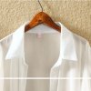 Elegantní dámské šaty s květinovou výšivkou a košilovým sakem