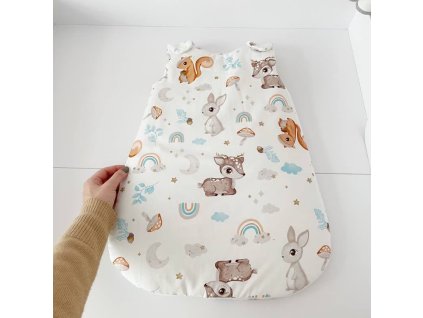 Detail certifikované bavlny a měkké výplně spacího pytle pro děti