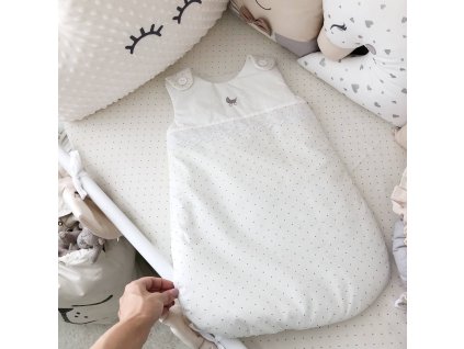 Spací pytel pro novorozence v dětské postýlce pro bezpečný spánek