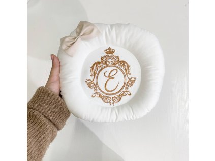 Ergonomický polštářek pod hlavičku miminka