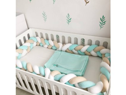 Pletený mantinel do postýlky cop – trojbarevná kombinace