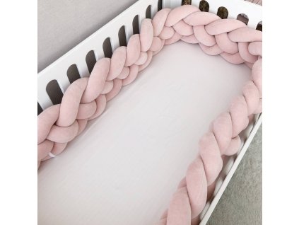 Masivní pletený vrkoč do postieľky – tloušťka copu pro maximální pohodlí