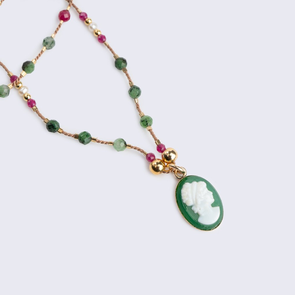 Necklace ruby in zoisite, pearls and vintage Cameo