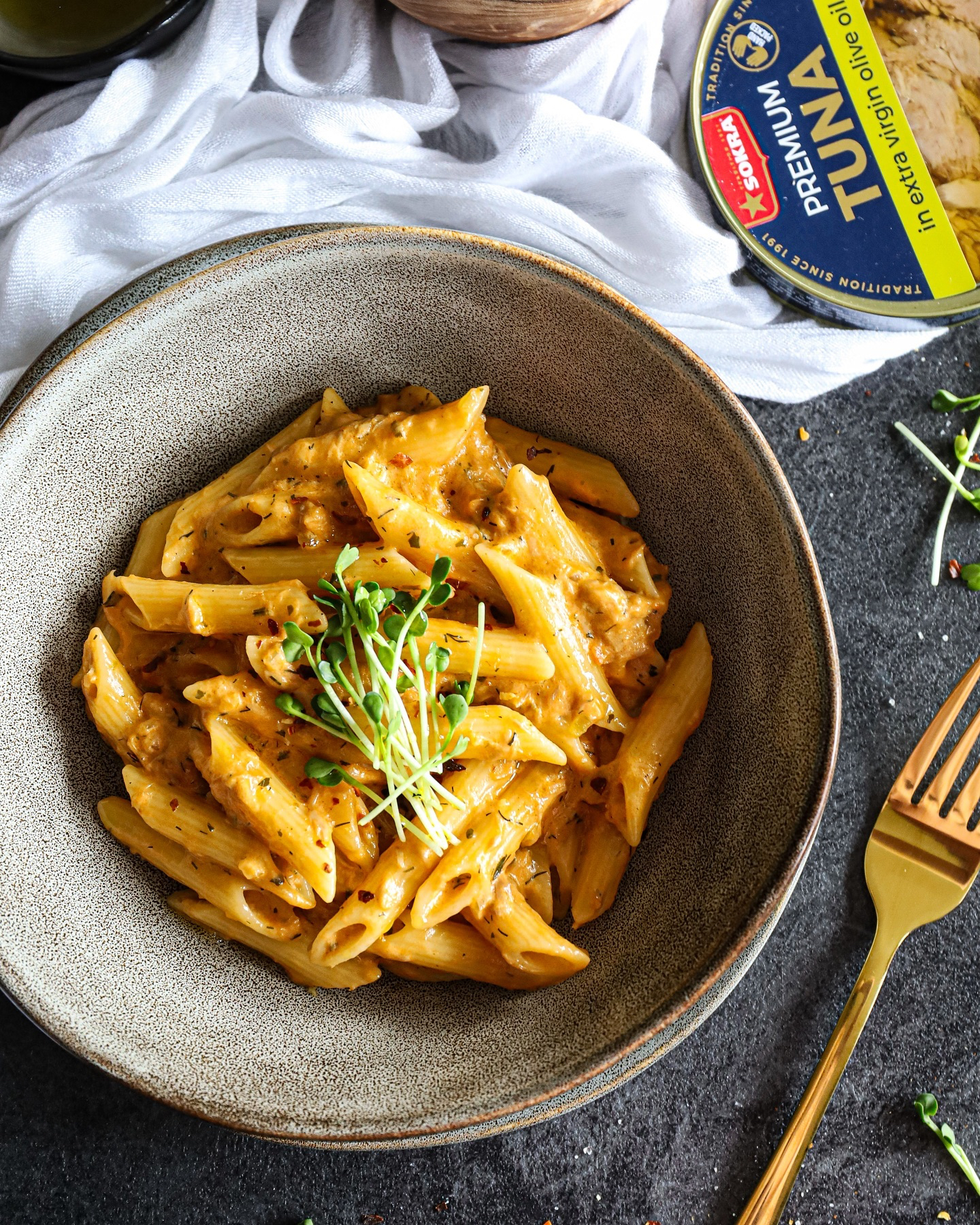 TUNIAKOVÉ CESTOVINY S KRÉMOVOU OMÁČKOU