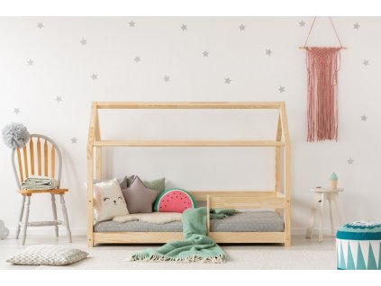 Domečková dětská postel z masivního dřeva v přírodní barvě Mila MB