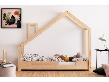 Domečková dětská postel z masivního dřeva v přírodní barvě Luna C