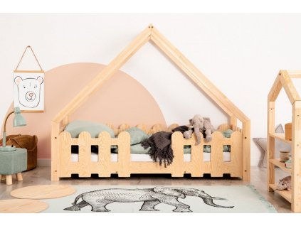 Domečková dětská postel z masivního dřeva v přírodní barvě Diego