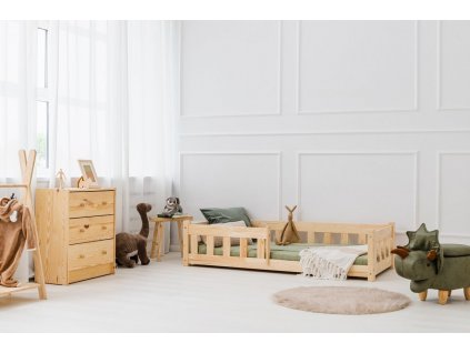 Dětská postel z masivního dřeva v přírodní barvě CP