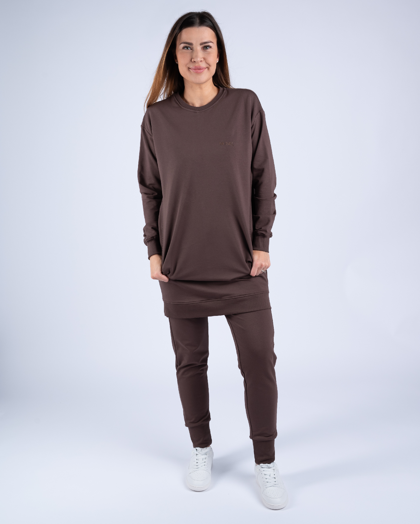 Moniel kojící tepláková souprava s dlouhou mikinou vel. L Basic Chocolate