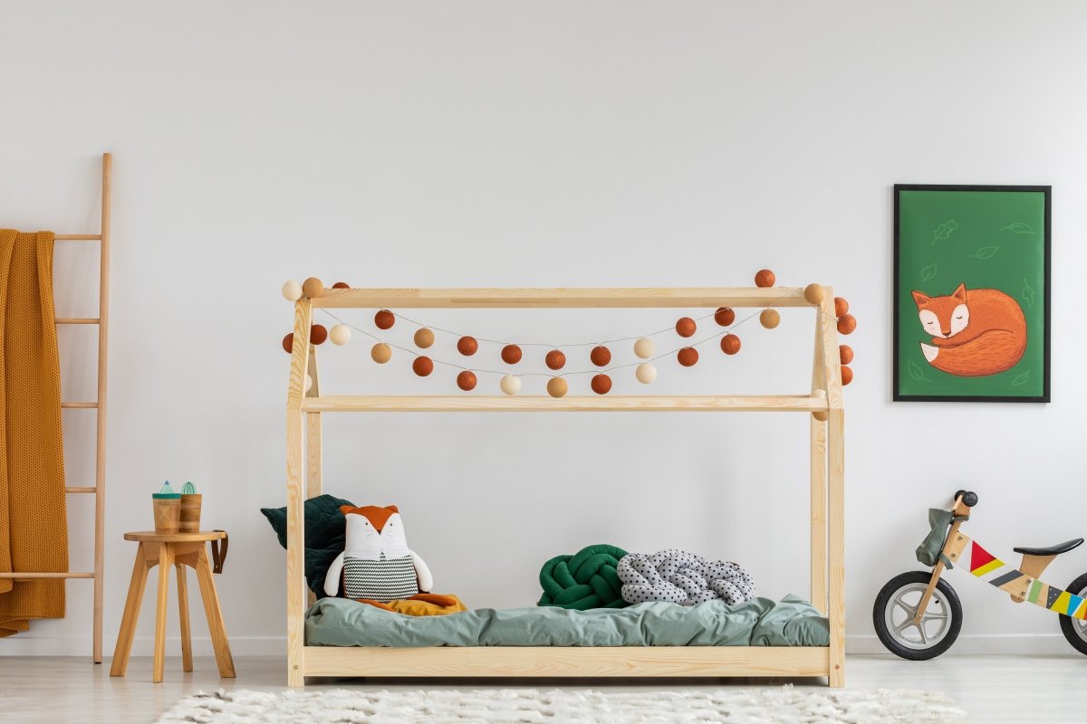 Adeko Domečková dětská postel z masivního dřeva v přírodní barvě Mila MM Rozměr: 70x140 cm