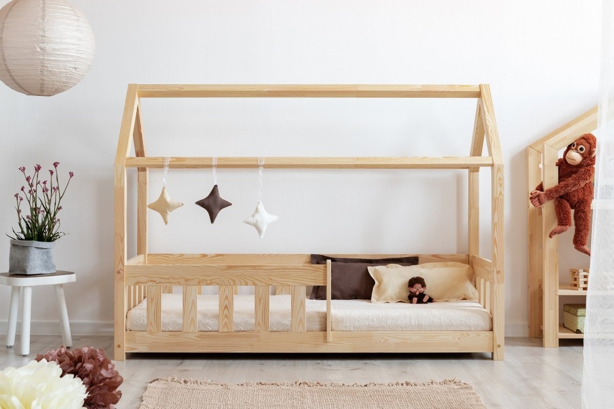 Domečková patrová dětská postel z masivního dřeva 90x200 cm v přírodní barvě Mila DMP Rozměr: 120x190 cm