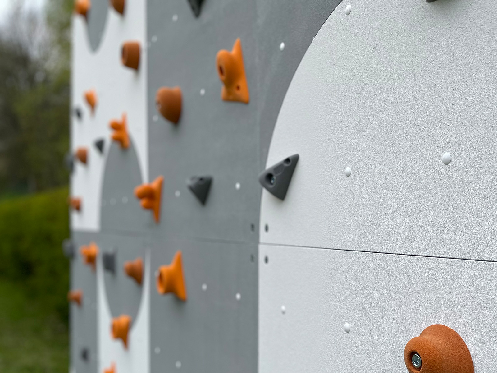 Venkovní lezecká stěna na zahradu BLOCKids 2 + lezecké chyty Barva úchytů: Oranžová