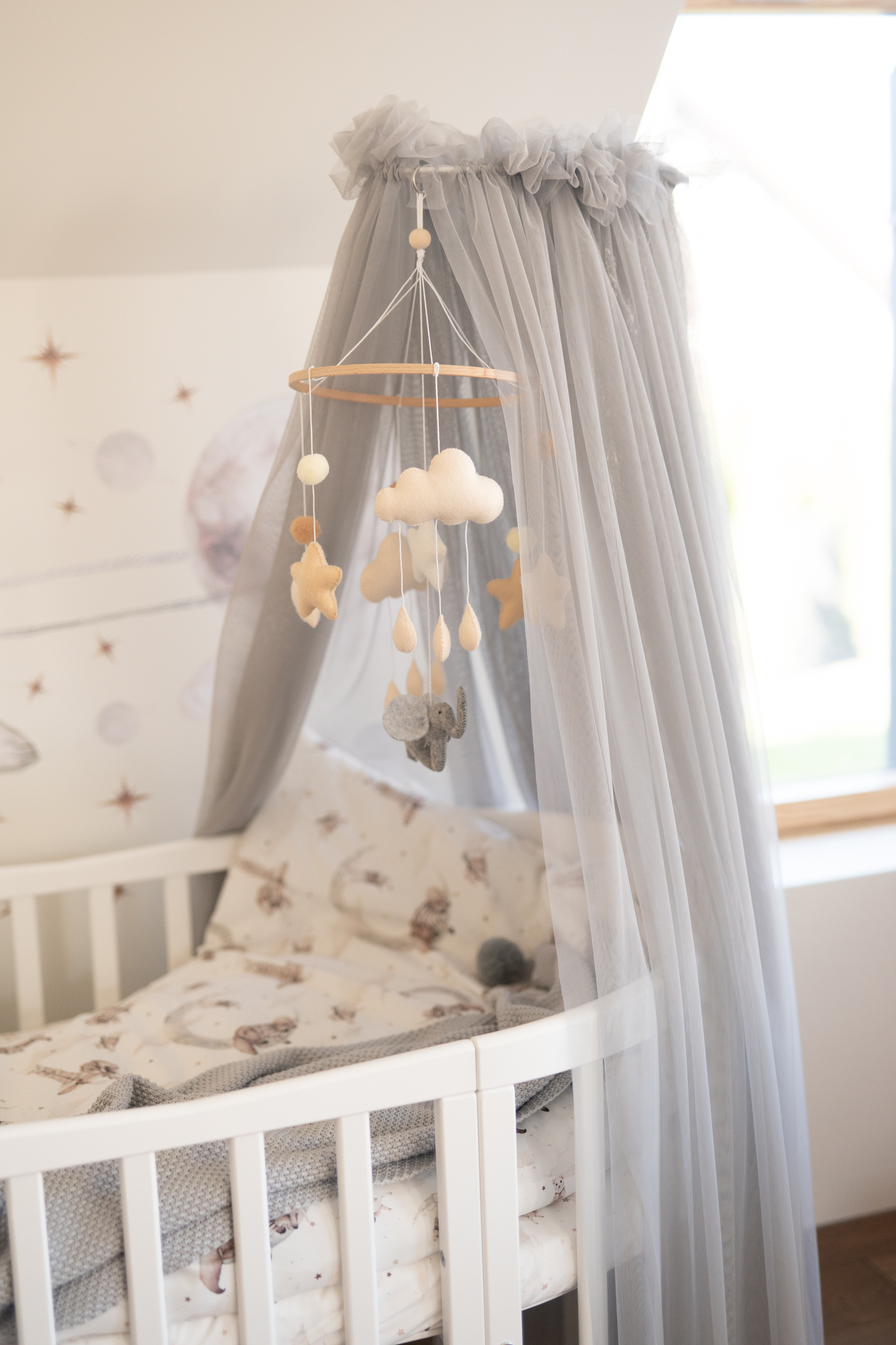 Monbaby nábytek Waldin Tylový baldachýn na dětskou postýlku + rám baldachýnu Barva: Šedý